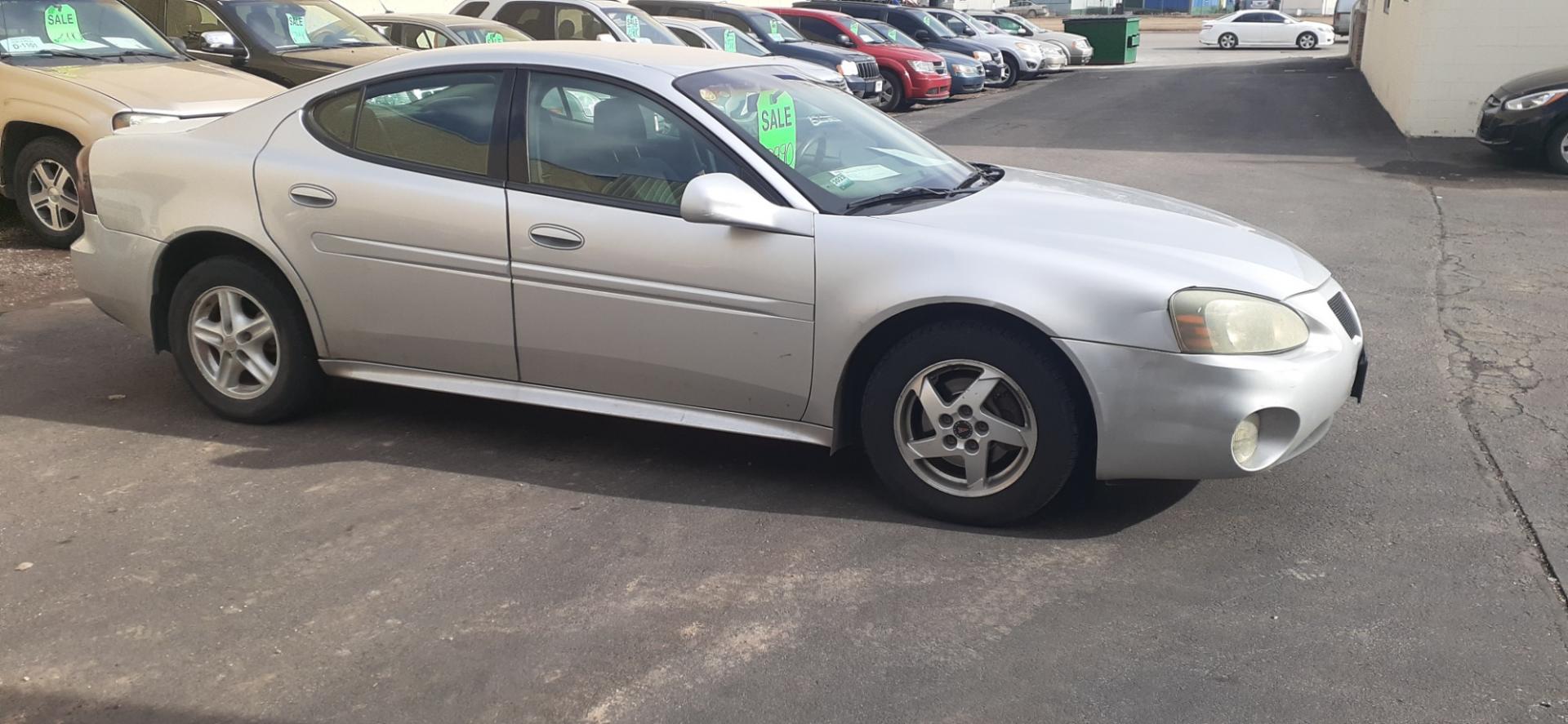 2004 Pontiac Grand Prix (2G2WP522541) with an V6, 3.8L engine, located at 2015 Cambell Street, Rapid City, SD, 57701, (605) 342-8326, 44.066433, -103.191772 - CARFAX AVAILABLE - Photo#4